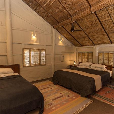 Tiger Tops Tharu Lodge Chitwan Dış mekan fotoğraf