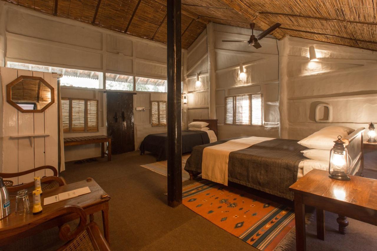 Tiger Tops Tharu Lodge Chitwan Dış mekan fotoğraf