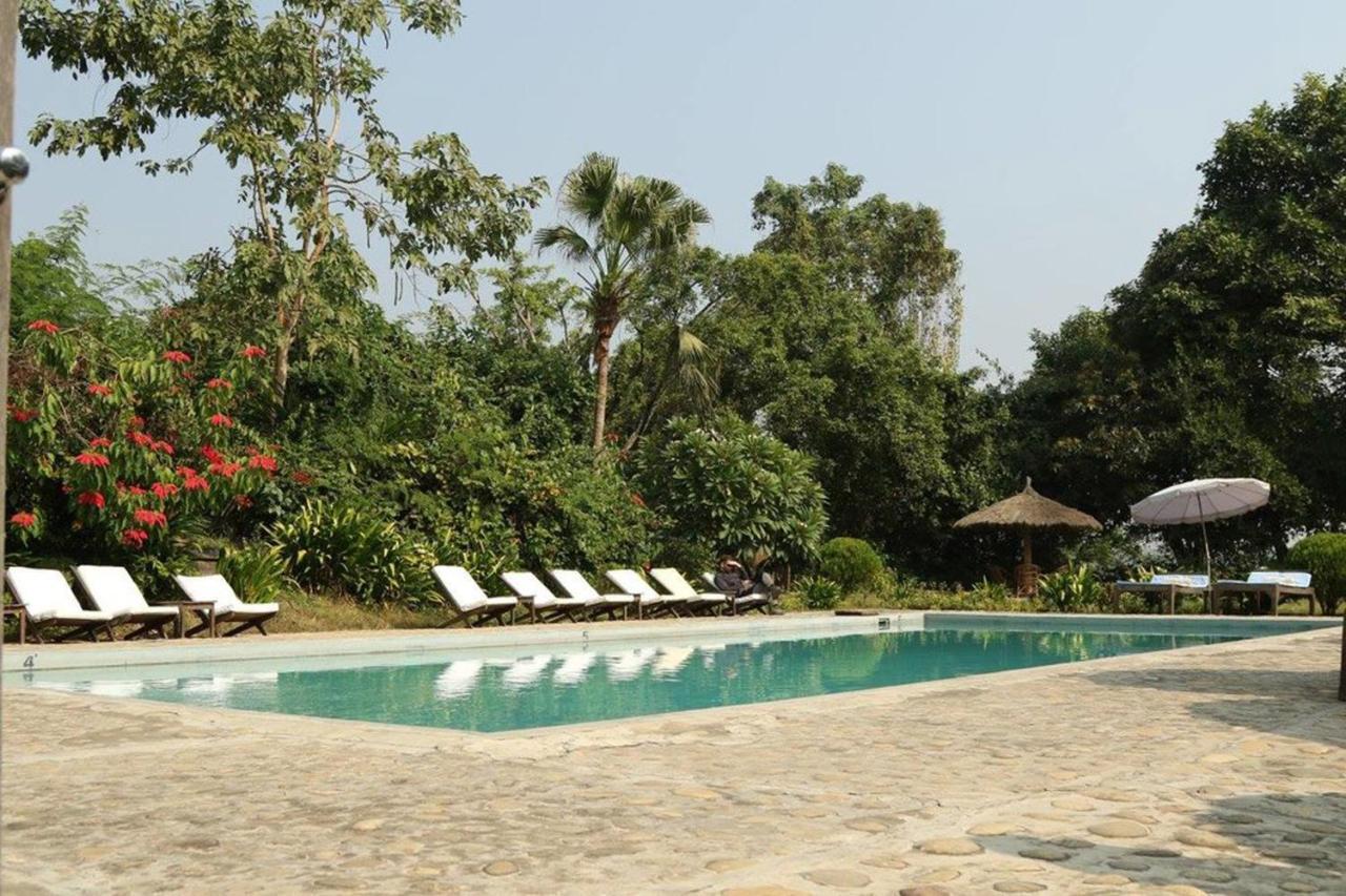 Tiger Tops Tharu Lodge Chitwan Dış mekan fotoğraf